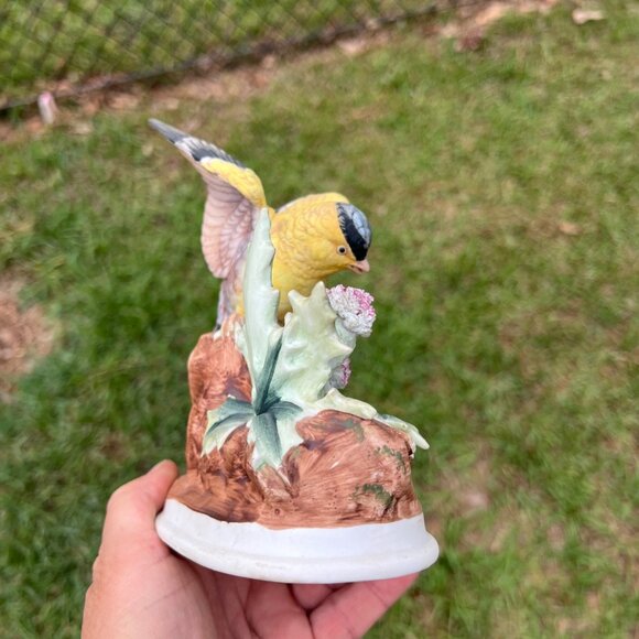 Goldfinch & Thistle Flower Porcelain Figurine Andrea By Sadek Statue #7703 - Picture 5 of 10